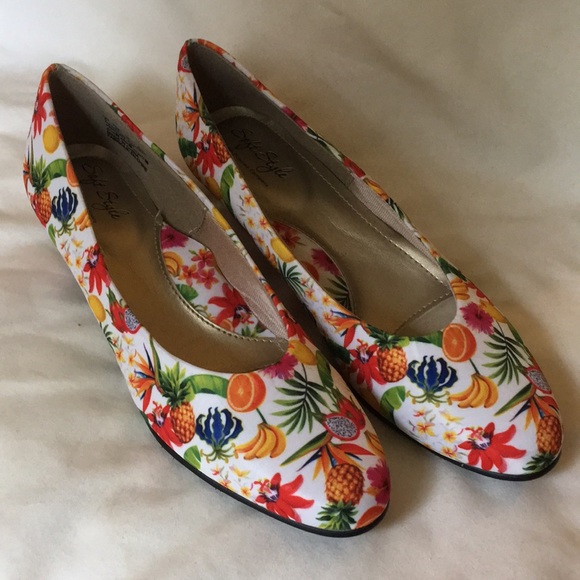 *NEW Soft Style Hush Puppies pumps Fruit Floral - Picture 1 of 6